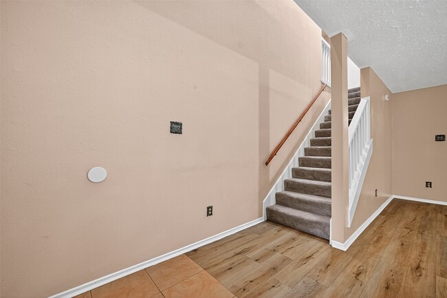 Building Photo - 1926 Woodland Hills Dr