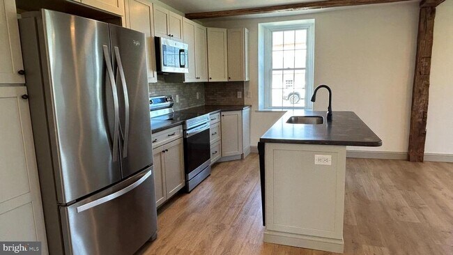 Building Photo - 165 Ammon Rd