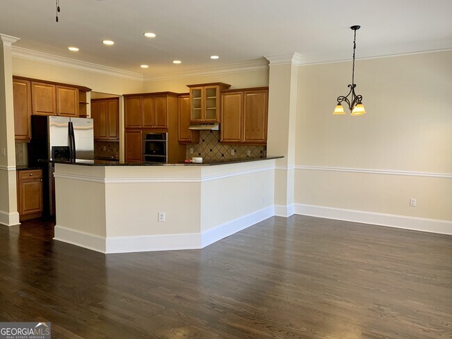 Building Photo - 5460 Glenridge View NE