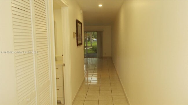 Building Photo - 1400 SW 124th Terrace