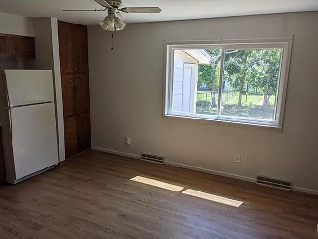 Building Photo - 1106 Cypress Dr