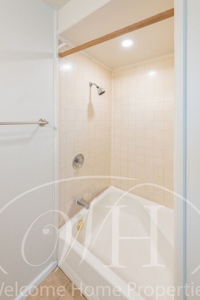 Building Photo - 1 bedroom with Peaceful Back Yard on Quiet...