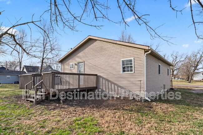 Building Photo - 304 Beech St