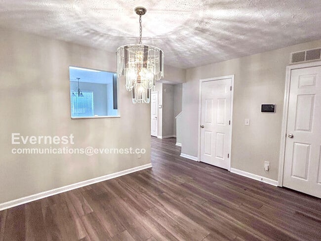 Building Photo - 5589 Strathmoor Manor Cir