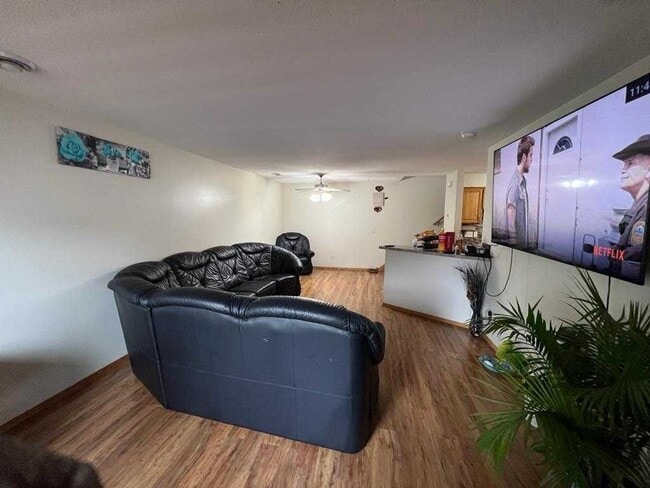 Building Photo - rare champlin 3 bed townhouse!