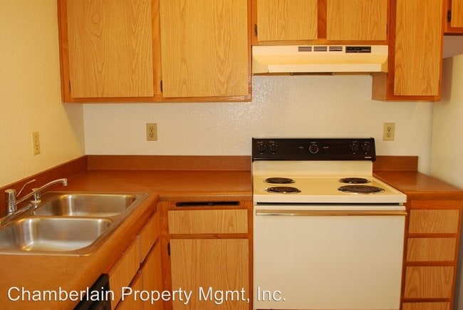 Building Photo - 237-239 Tamarack Ave