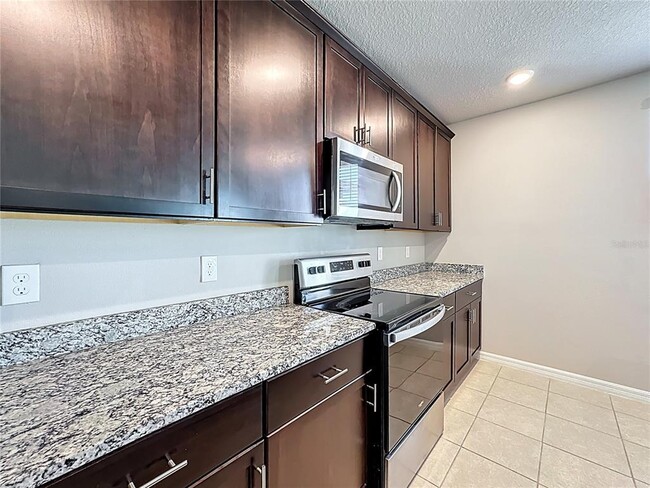 Building Photo - 5251 Meredrew Ln