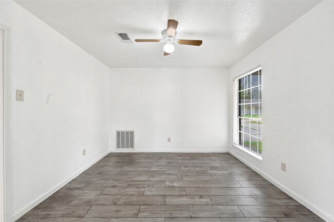 Building Photo - 13906 Bearwood Rd