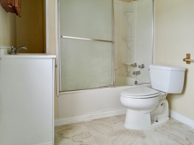 Building Photo - 26-28 E Pine St.