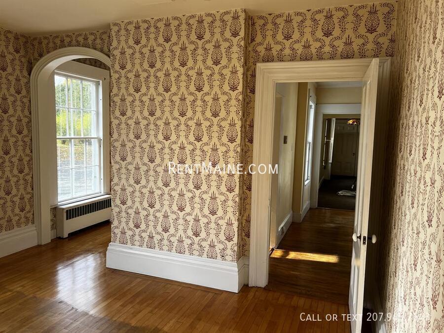 Building Photo - 92 Main Rd N