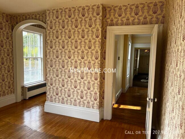 Building Photo - 92 Main Rd N