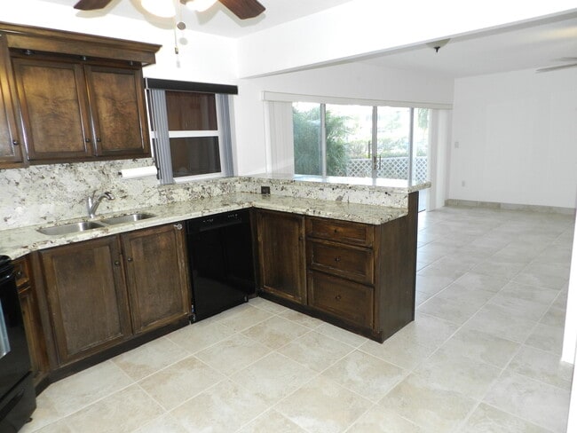 Building Photo - 3 Greenway Village N