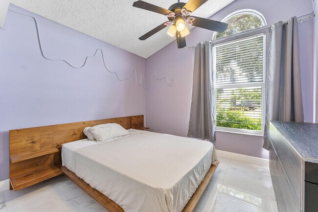 Building Photo - 1622 SW Realty St