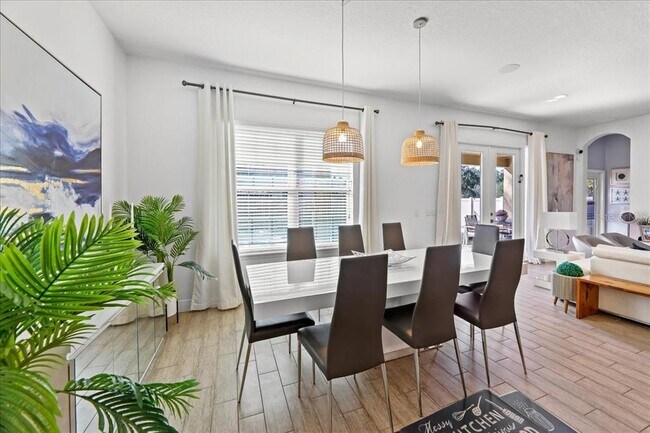 Building Photo - 8746 Crescendo Ave