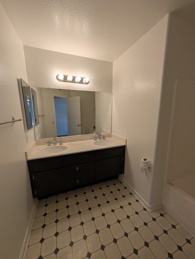 Building Photo - 18842 Vista Del Canon