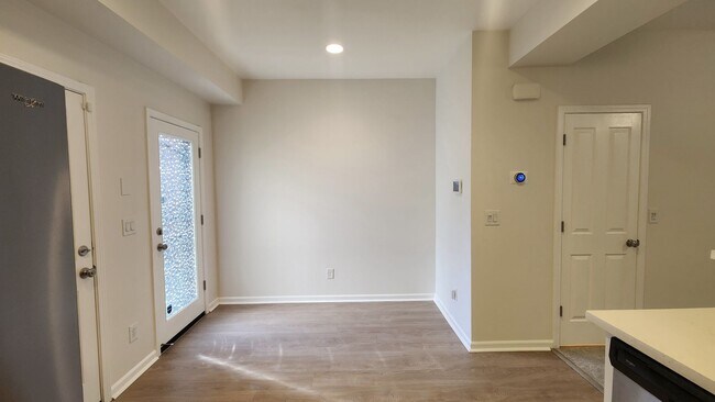 Building Photo - 840 Bronze Ln