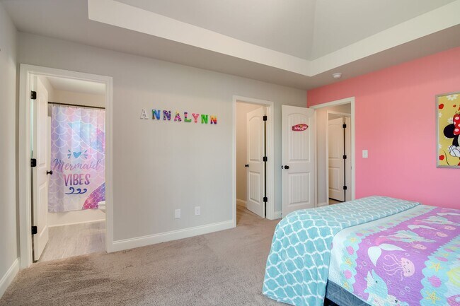 Building Photo - Available NOW MUST  see in McCoy's Creek