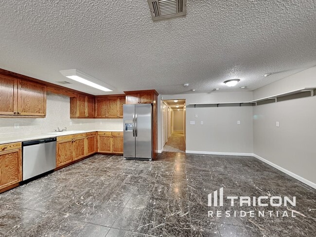 Building Photo - 220 Pepperdine Way