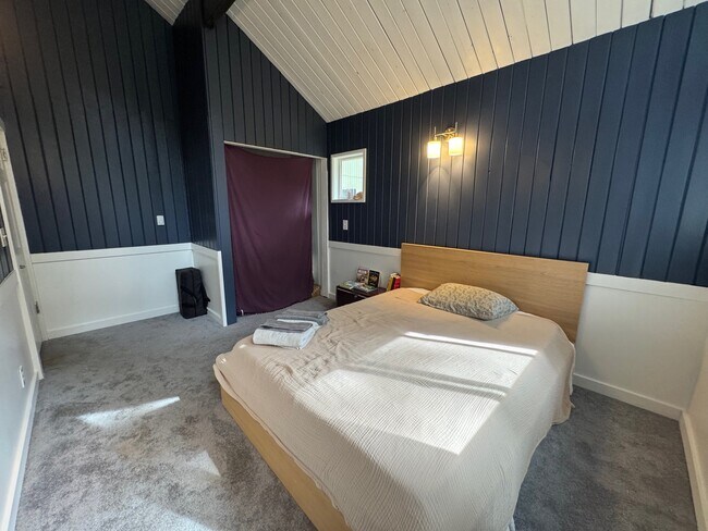 Building Photo - 10215 SW 116th St