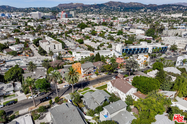 Building Photo - 1012 Manzanita St