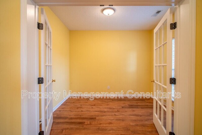 Building Photo - 216 Horseshoe Bend N
