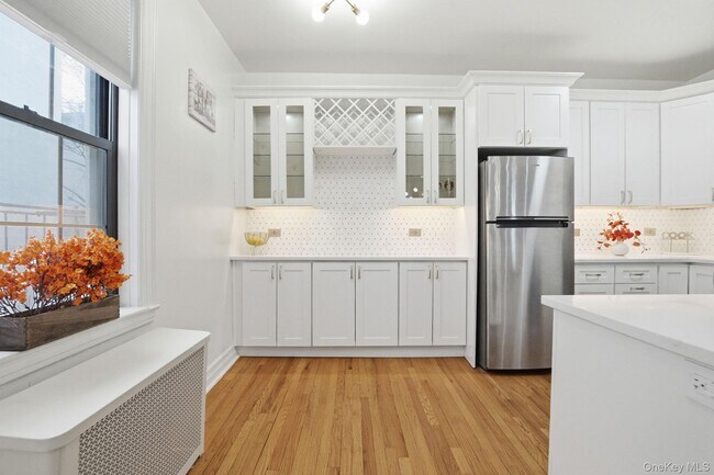 Building Photo - 26 Pondfield Rd