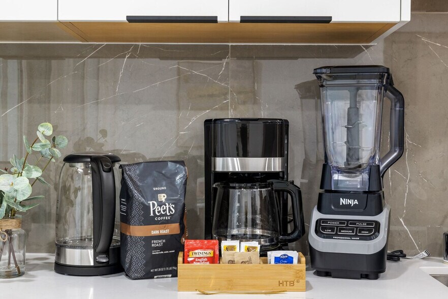 Building Photo - 1317 Donohue Dr