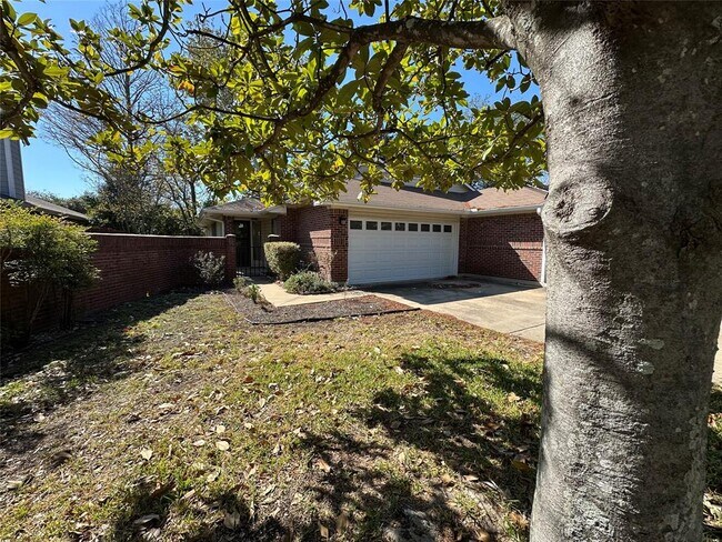 Building Photo - 1003 Markham Ln