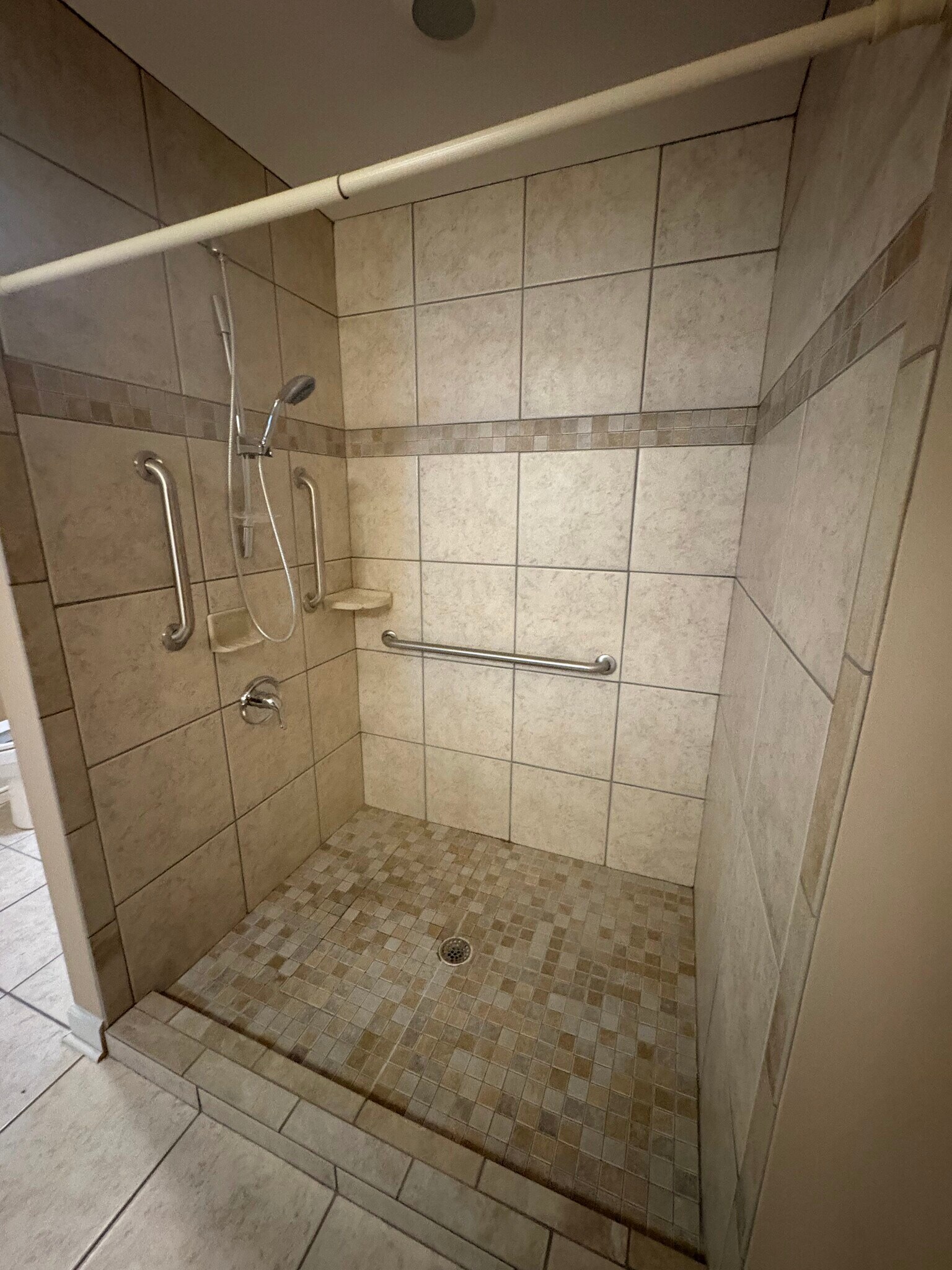MBR Bath - 2904 Norfolk St