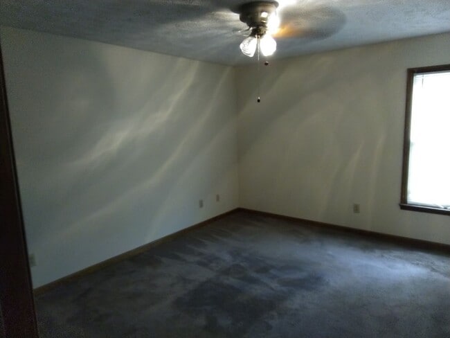 Building Photo - Duplex in Hope Mills!