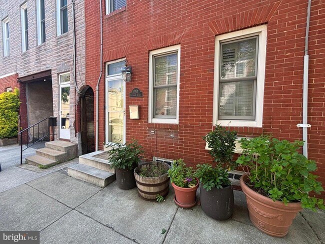Building Photo - 1153 Riverside Ave