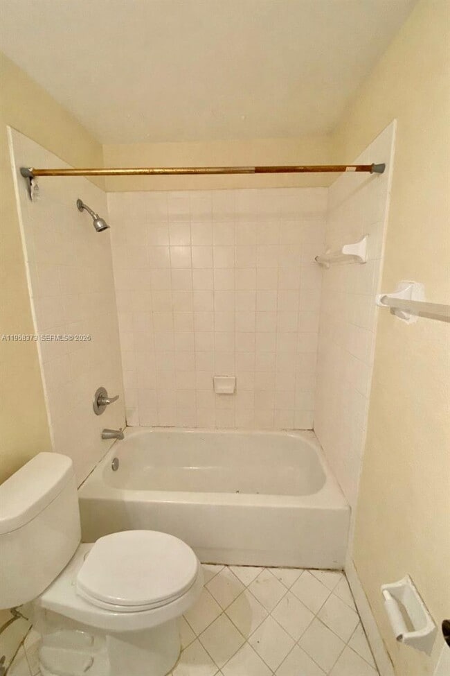 Building Photo - 1270 SE 31st Ct