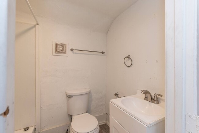 Building Photo - 165 Horner St