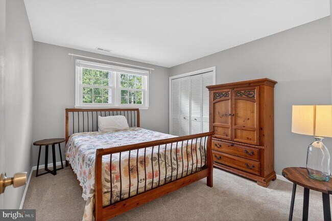 Building Photo - 9801 Meadow Valley Dr