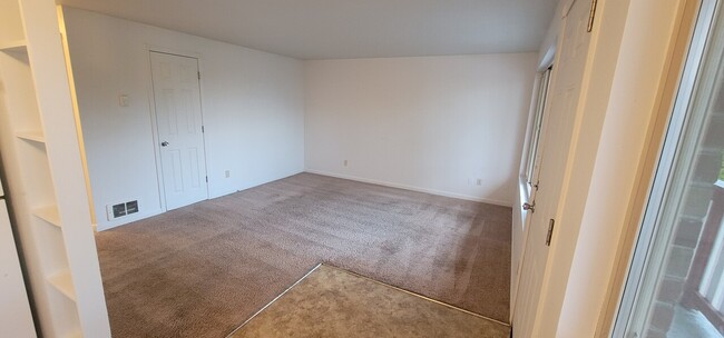 Building Photo - Lynhaven Apartments