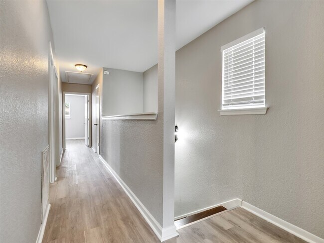 Building Photo - 612 Orangewood Dr