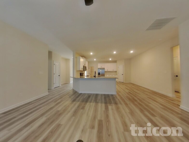 Building Photo - 617 Mountain Oaks Pkwy