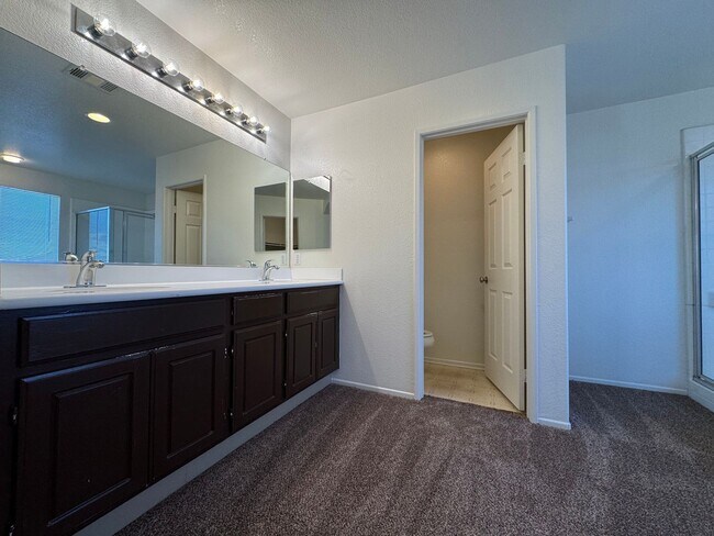 Building Photo - Spacious 4 Bedroom Home in Victorville