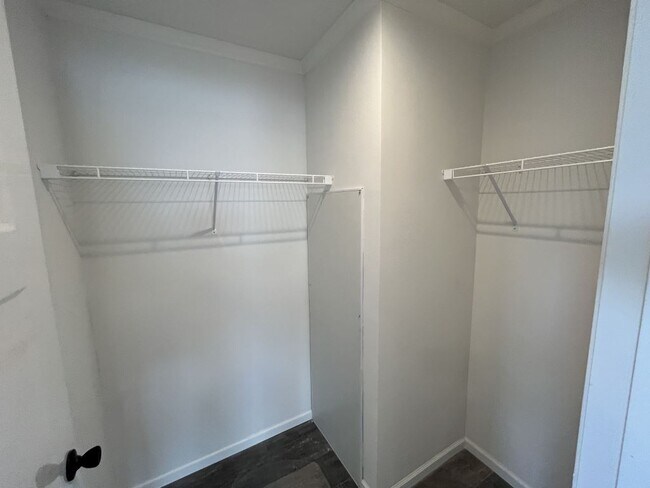 Building Photo - 5045 W Sawgrass Dr