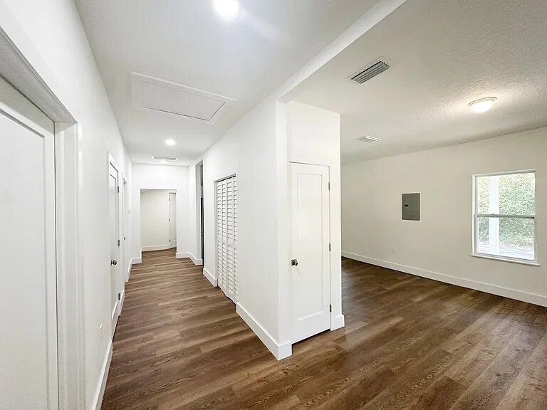 Building Photo - 1009 NW 6th Ave