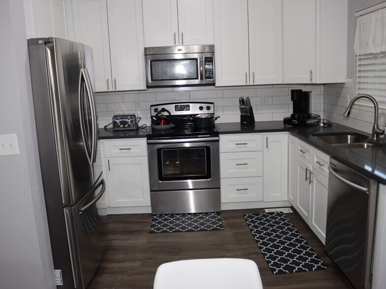 Building Photo - 19038 E Carmel Dr