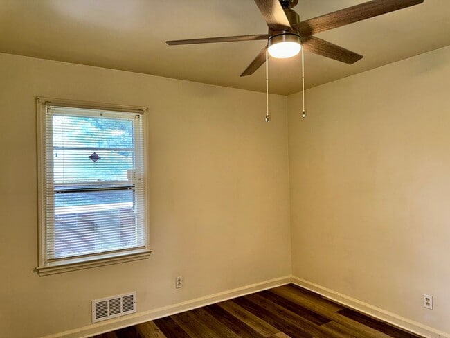 Building Photo - Updated 3 Bedroom Ranch with Huge Yard!