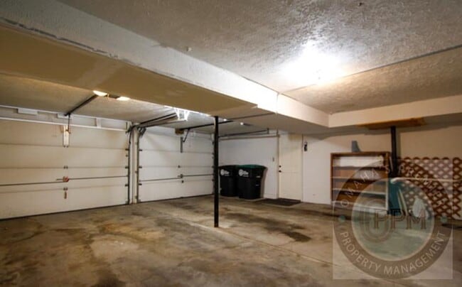 Building Photo - Discover this 3- Bd, 2.5-Ba Omaha, NE,