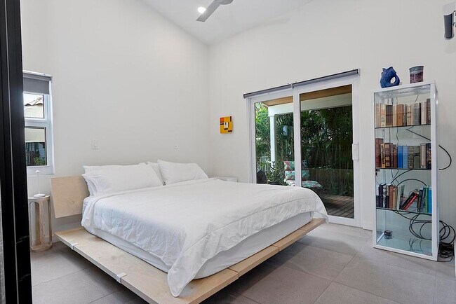 Building Photo - 112 S J St