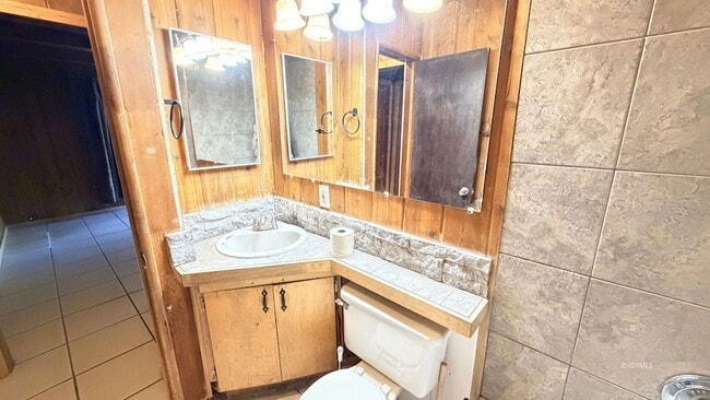 Building Photo - 53510 Country Club Dr