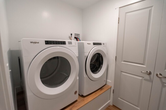 Building Photo - Charming Bedford Condo in Vista View: Incl...