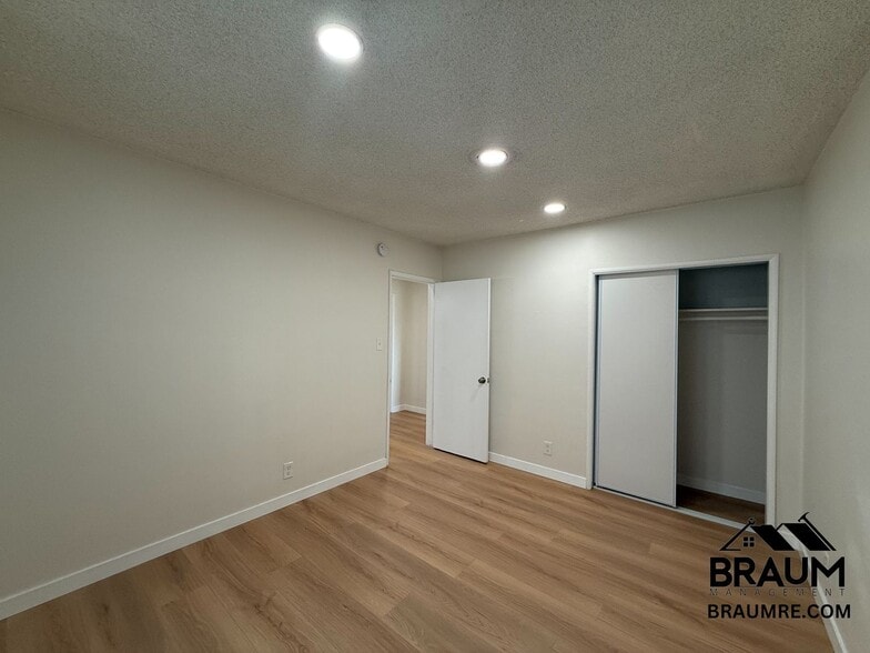 Building Photo - 13129 Oxnard St