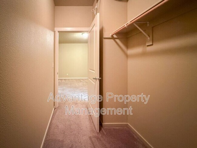 Building Photo - 537 Catron St N