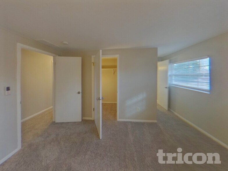 Building Photo - 5060 Barcelona Way