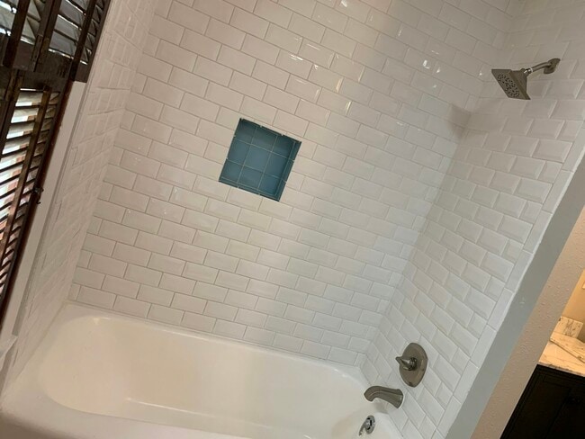 Building Photo - 5590 Clinton St